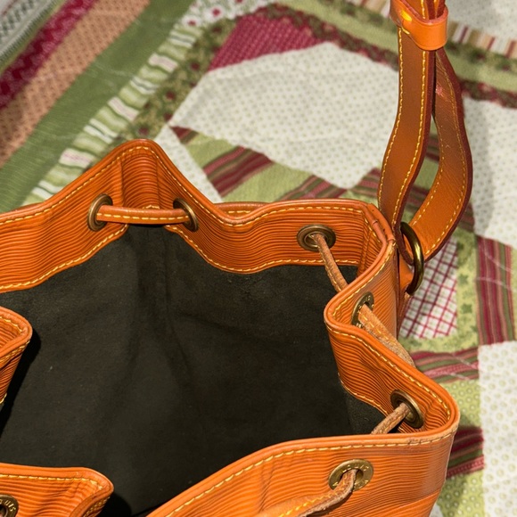 Louis Vuitton bucket bag in excellent shape - Picture 10 of 10